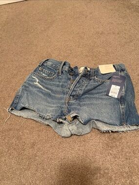 High-Rise Denim Women's Shorts Brand new size 2 Universal threads